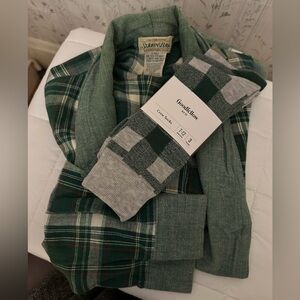St. John’s Bay Green Plaid Robe & Goodfellow Sock Bundle